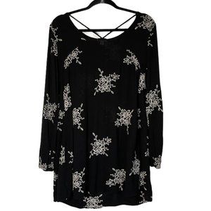 Xhilaration tunic top open shoulder Medium